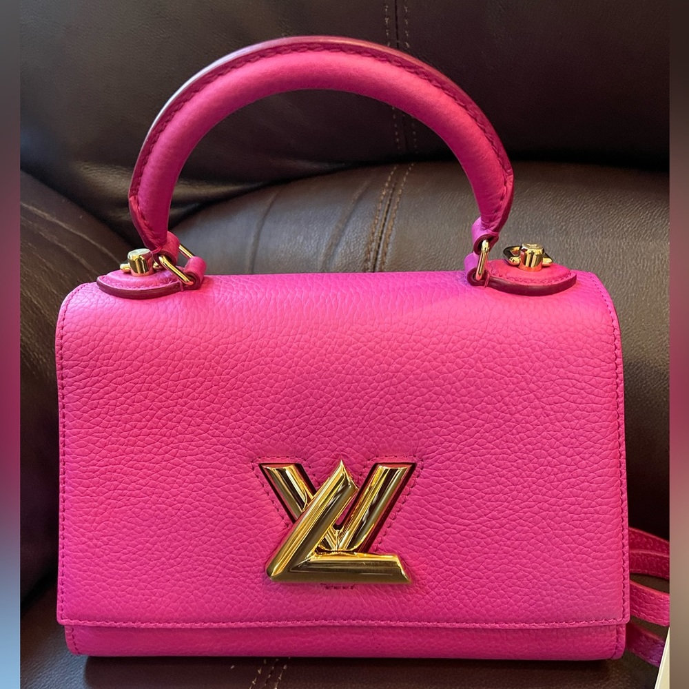 New SUPER RARE SOLD OUT Louis Vuitton Twist in Orchid pink